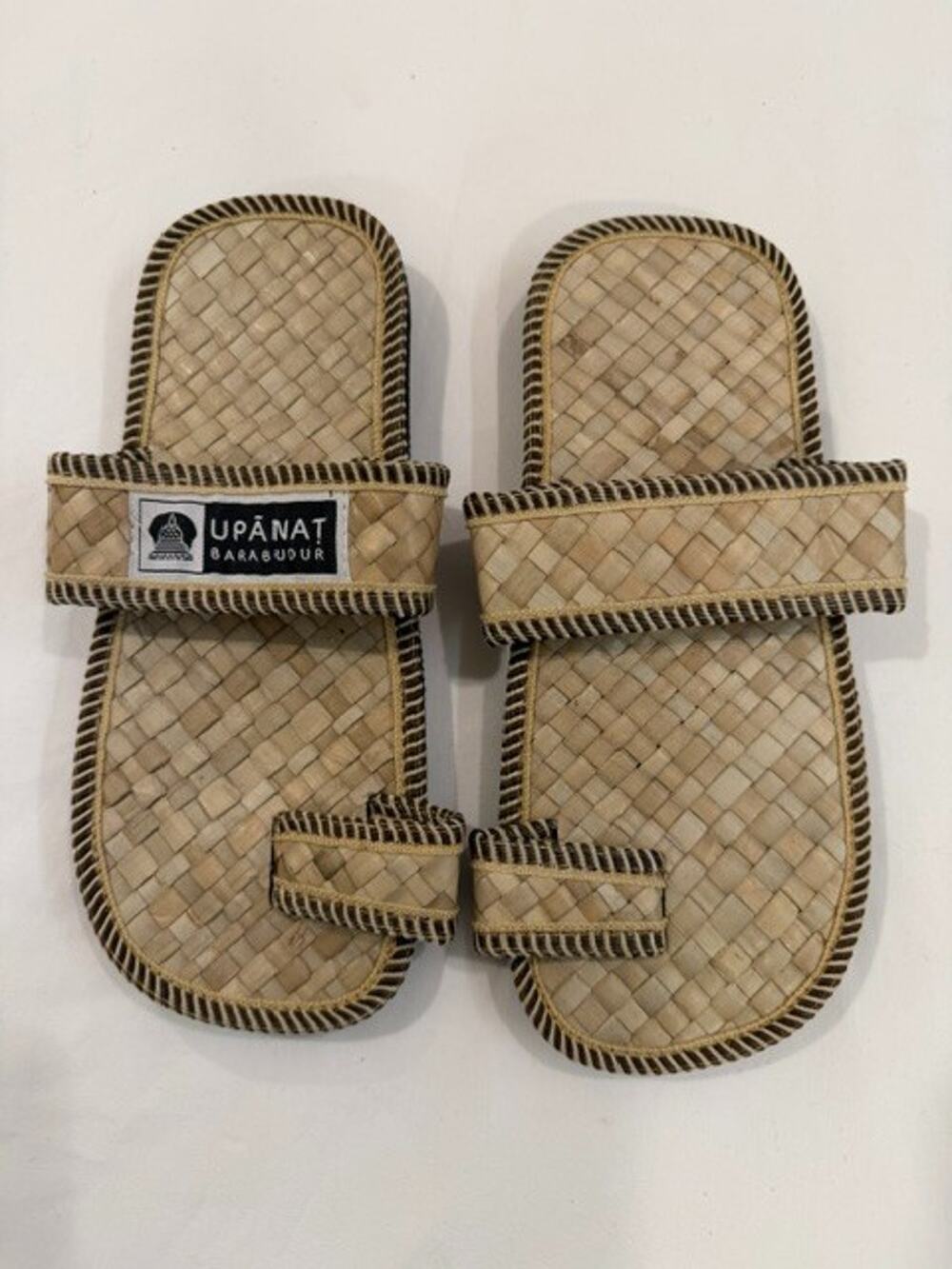 SIZE 7 Upanat Barabudur Handmade Woven Pandan Palm Leaf Toe Loop Sandals